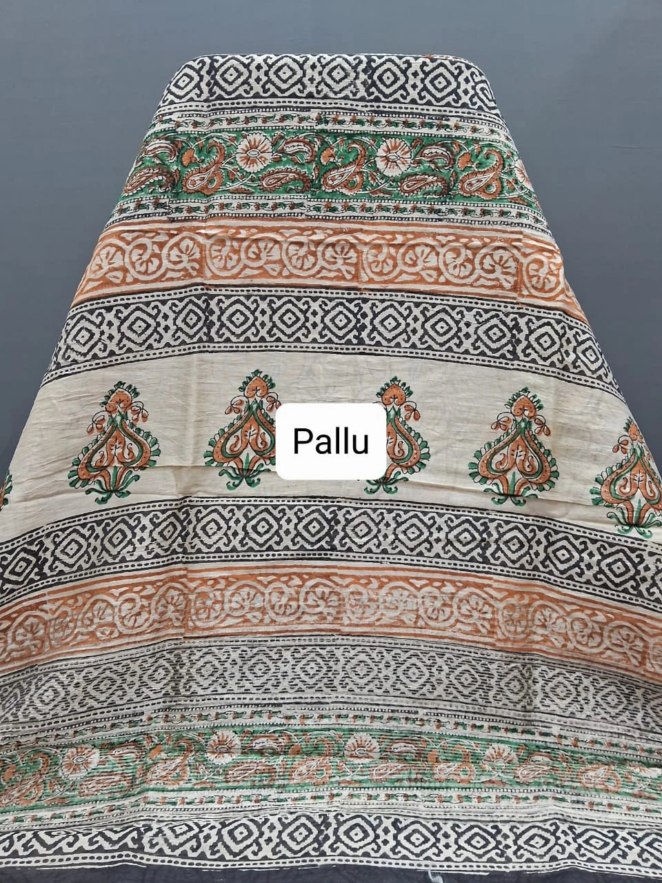 Cream Maheshwari cotton saree Pallu