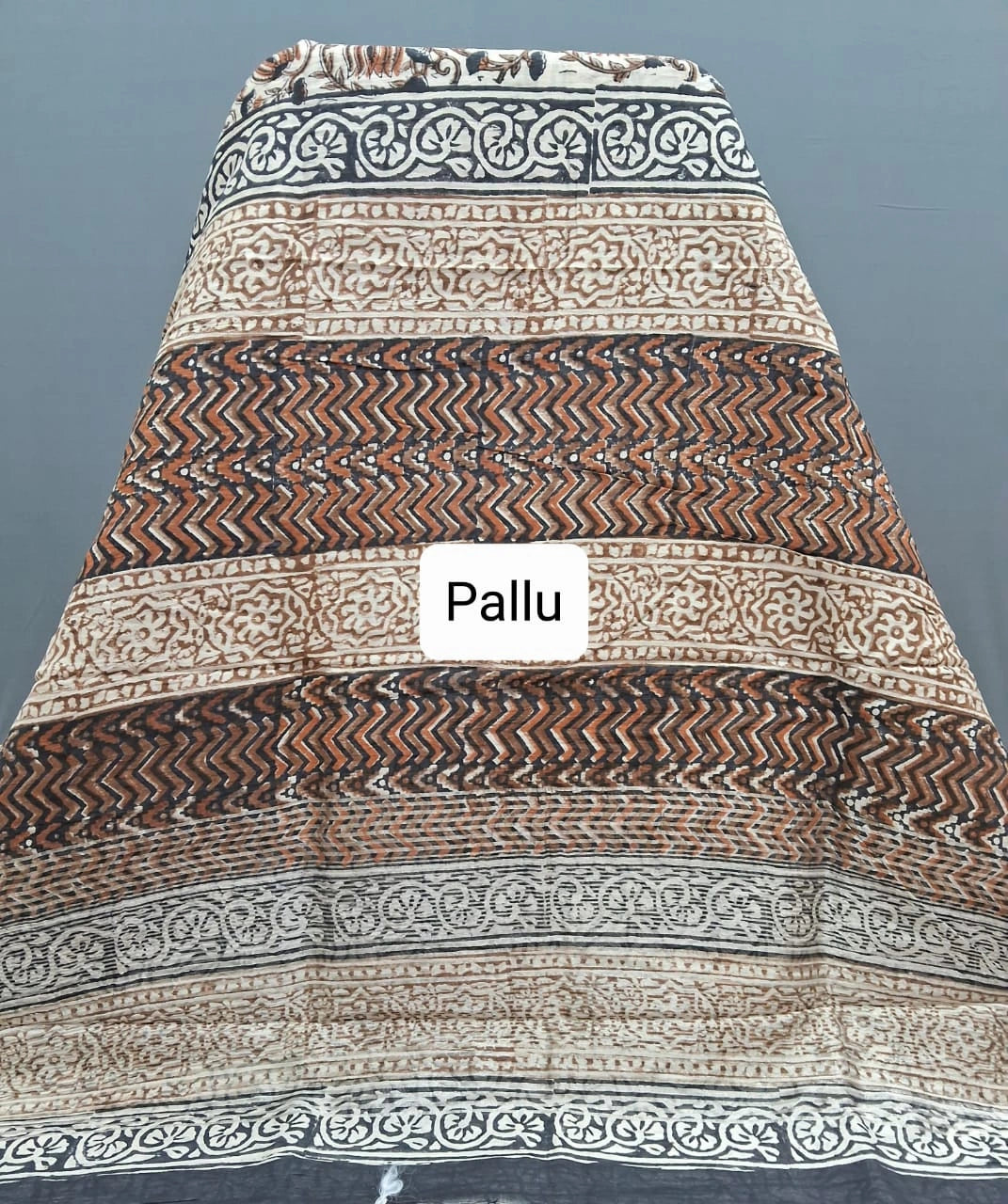 Cream Pure Maheshwari cotton saree Pallu