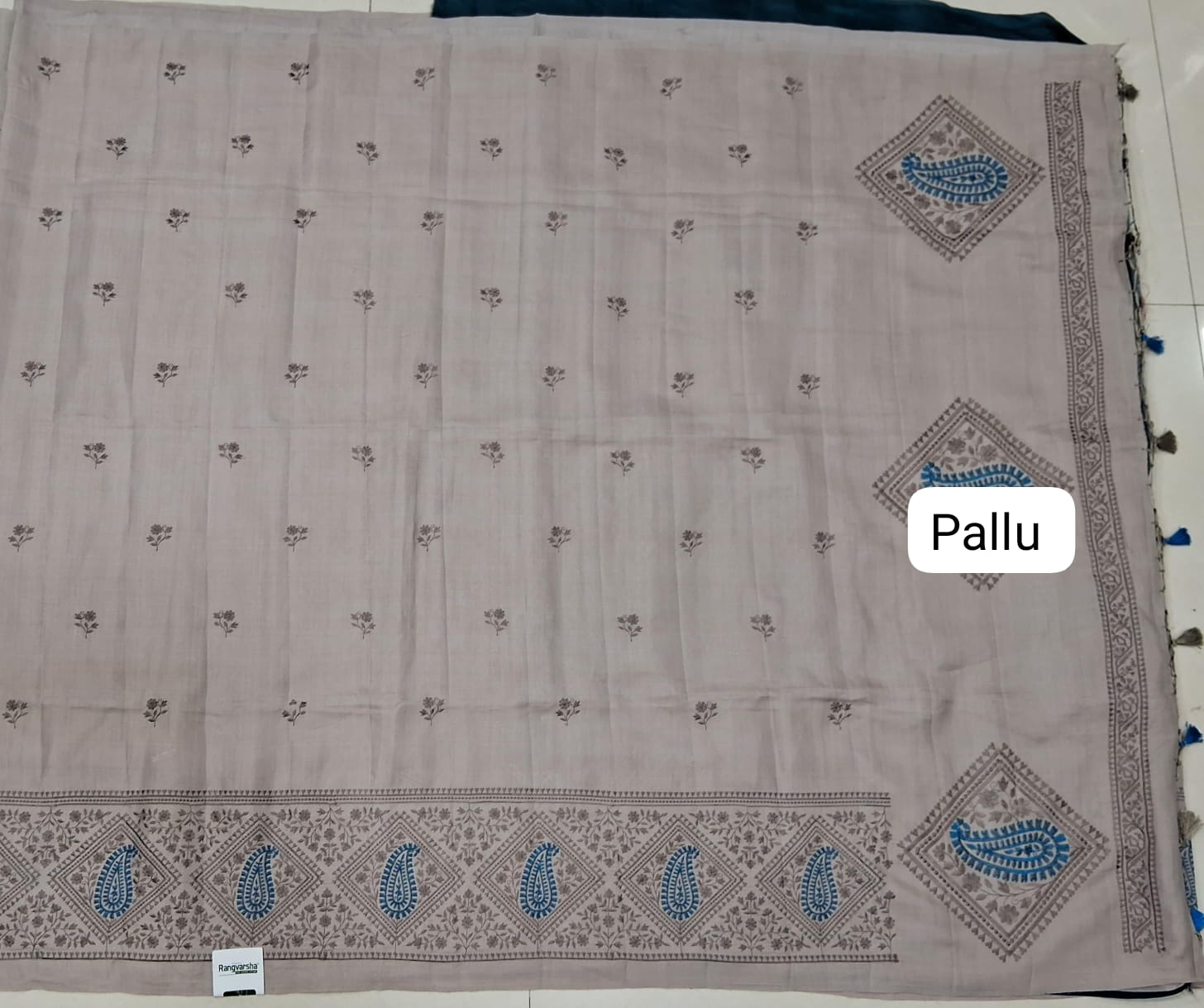 Earth Grey Matka Silk Saree pallu