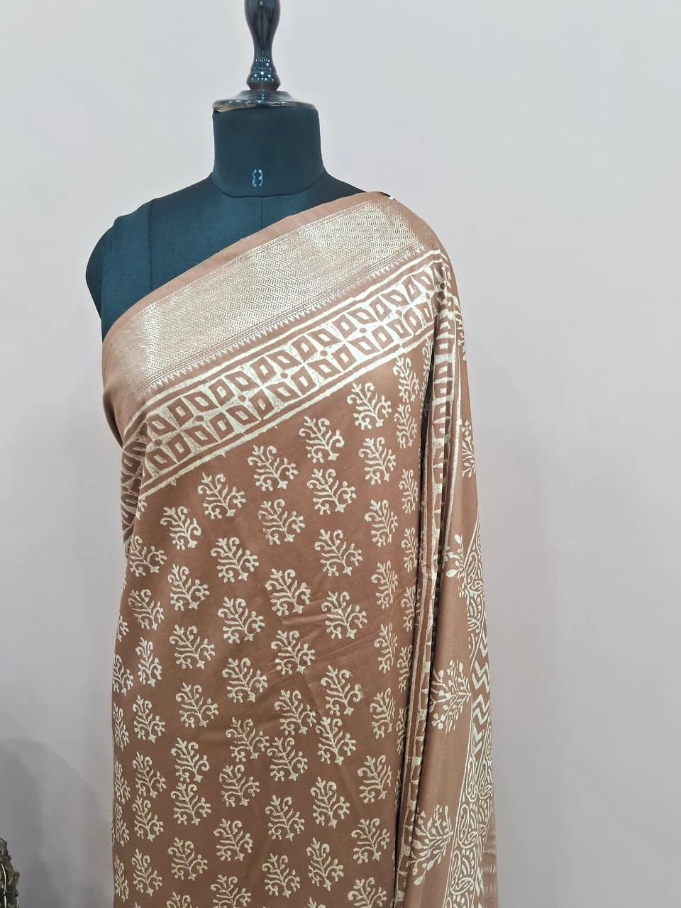 A brown Maheshwari silk saree 1