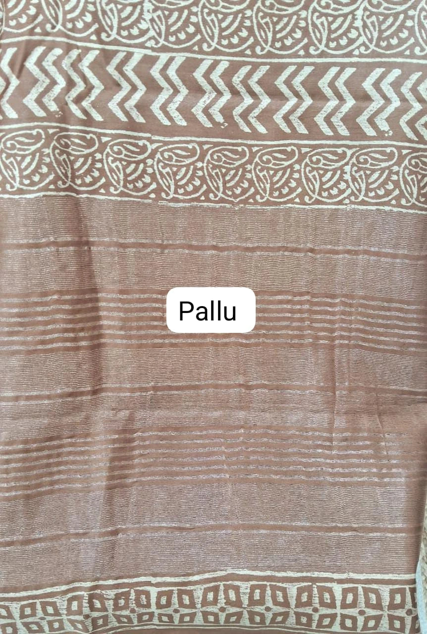 A brown Maheshwari silk saree pallu