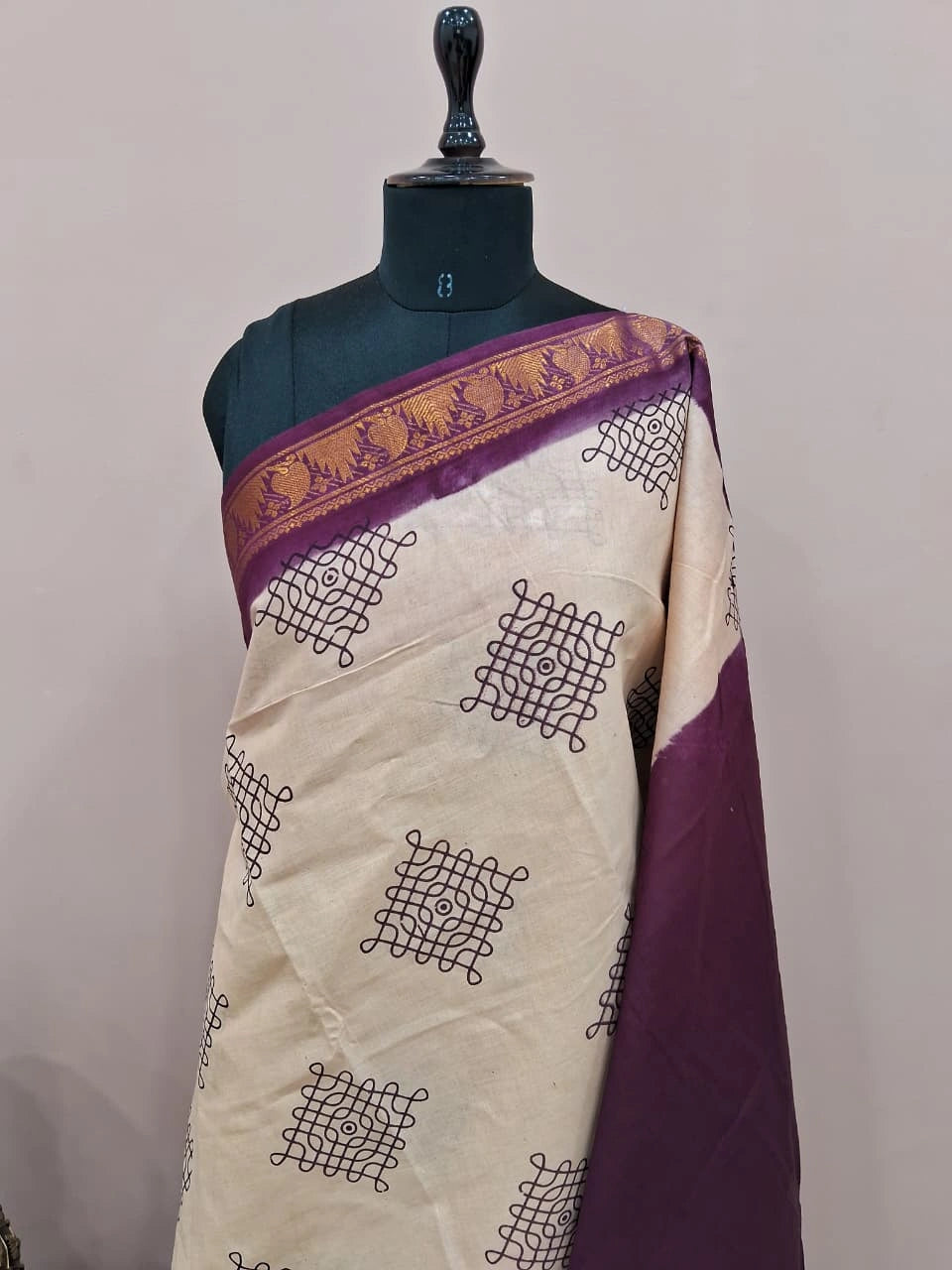 Off-White Sungudi cotton saree 1