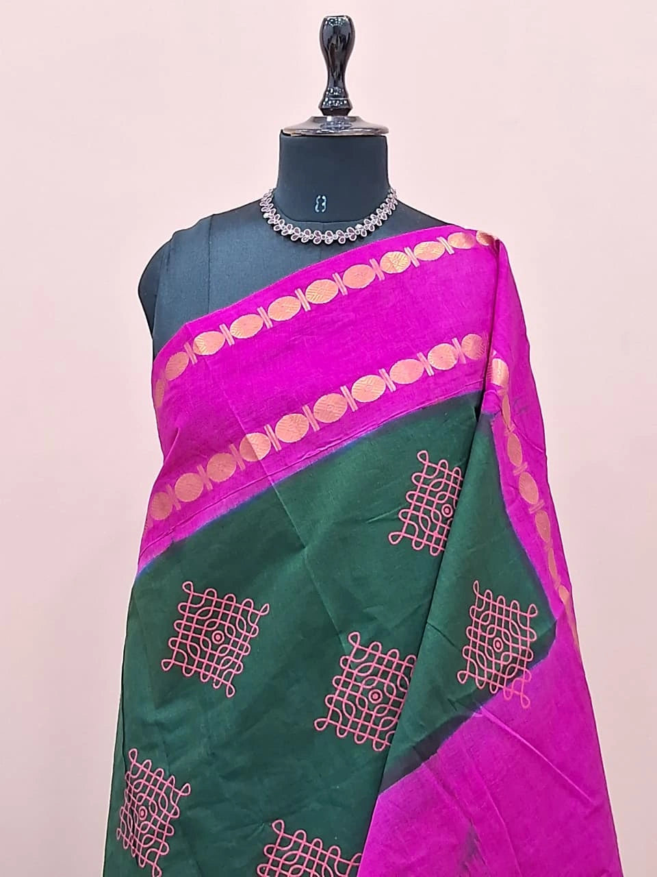 Bottle green Sungudi cotton saree 1