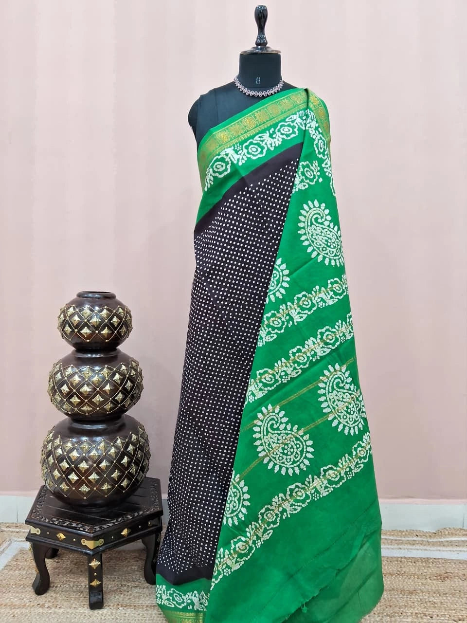 Elegant black Sungudi cotton saree 