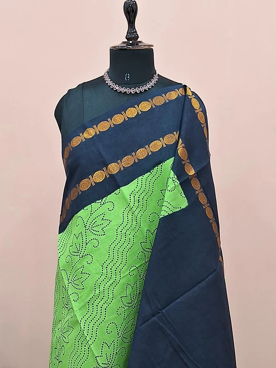 Vibrant bright green Sungudi cotton saree 1