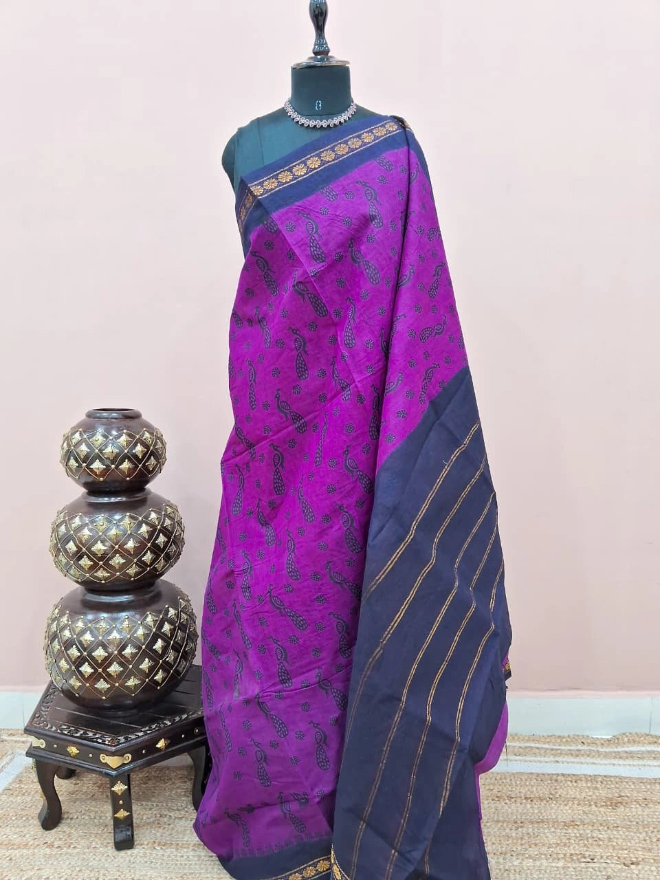 Elegant raspberry Sungudi cotton saree
