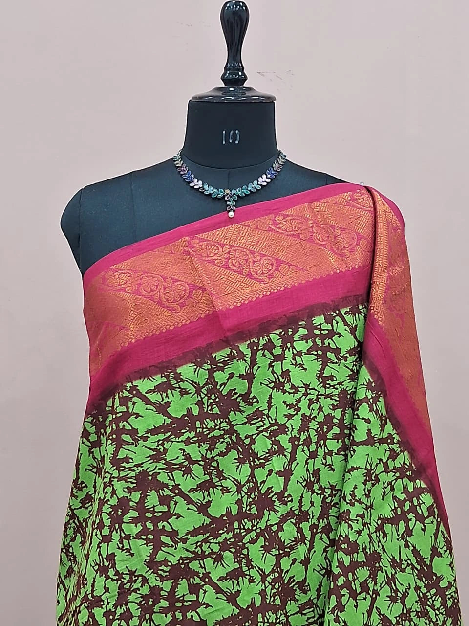 Bright Green Sungudi Cotton Saree 1