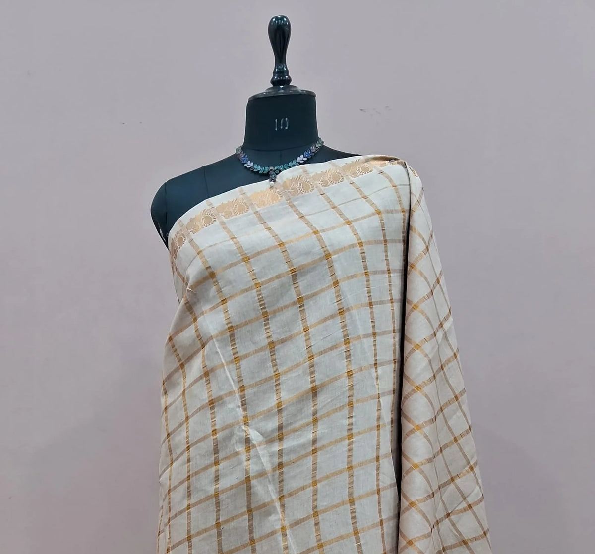 Off-White Sungudi Cotton Saree 1
