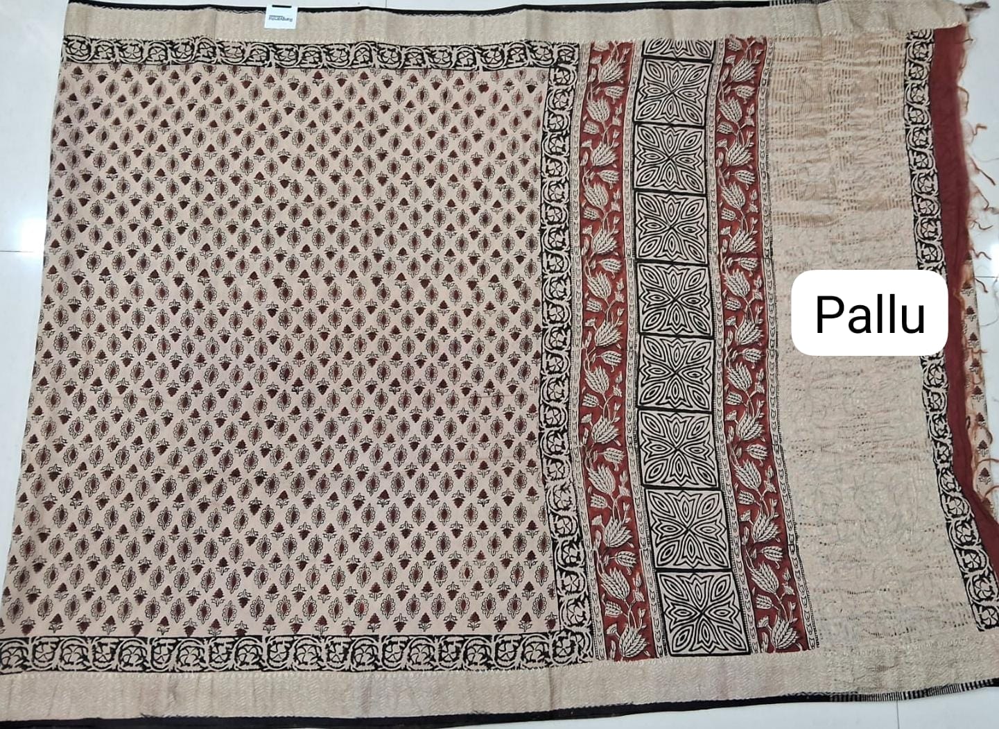Beige Maheshwari Cotton Saree pallu