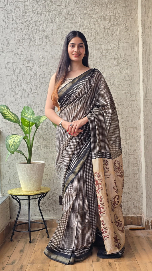 Cream Maheshwari Silk Cotton Saree