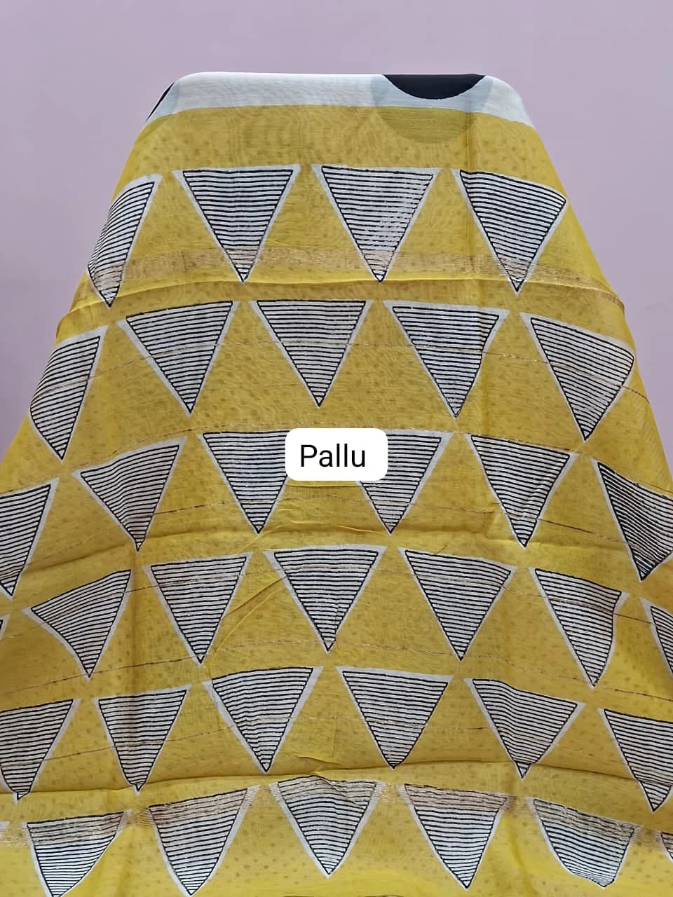 Beige Maheshwari Silk Cotton Saree pallu
