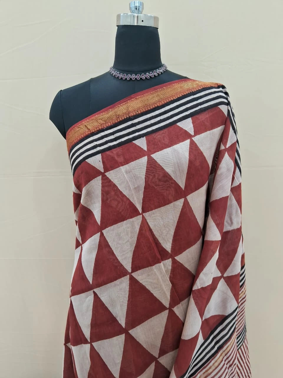 Beige Maheshwari silk cotton saree 1