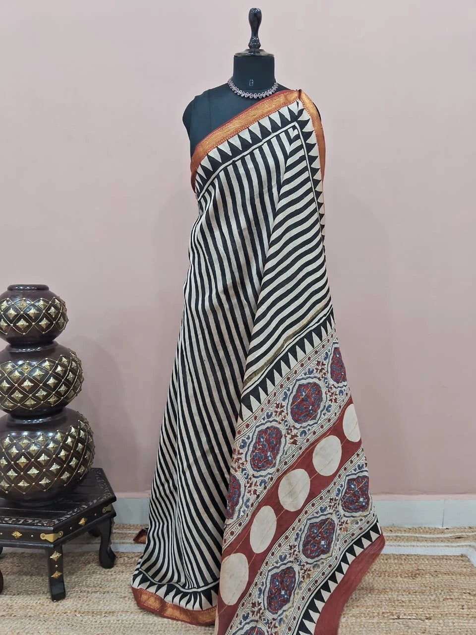 Cream Maheshwari Silk Cotton Saree