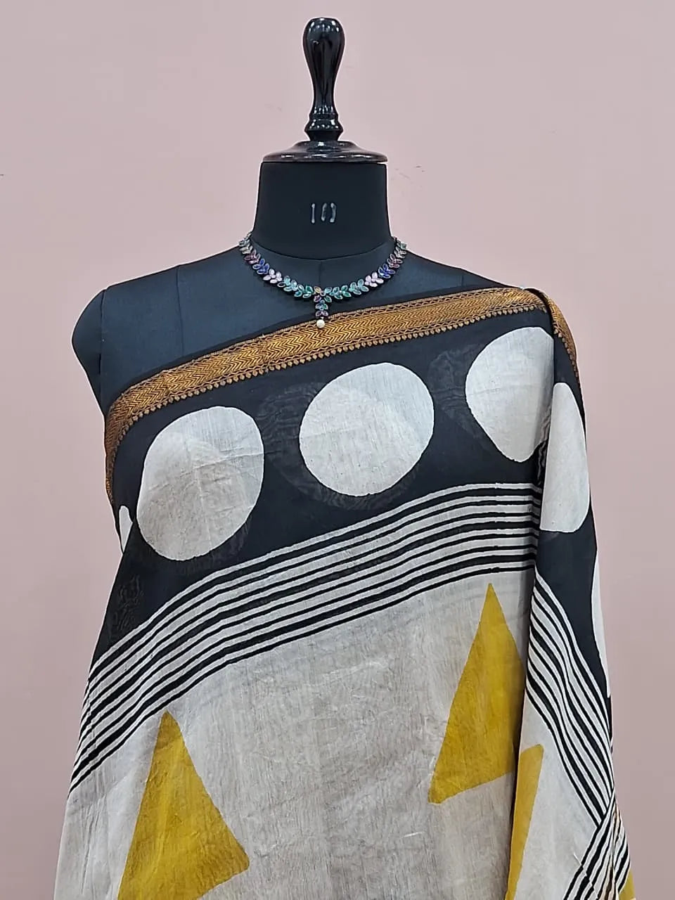 Off-White Maheshwari Silk Cotton Saree 1