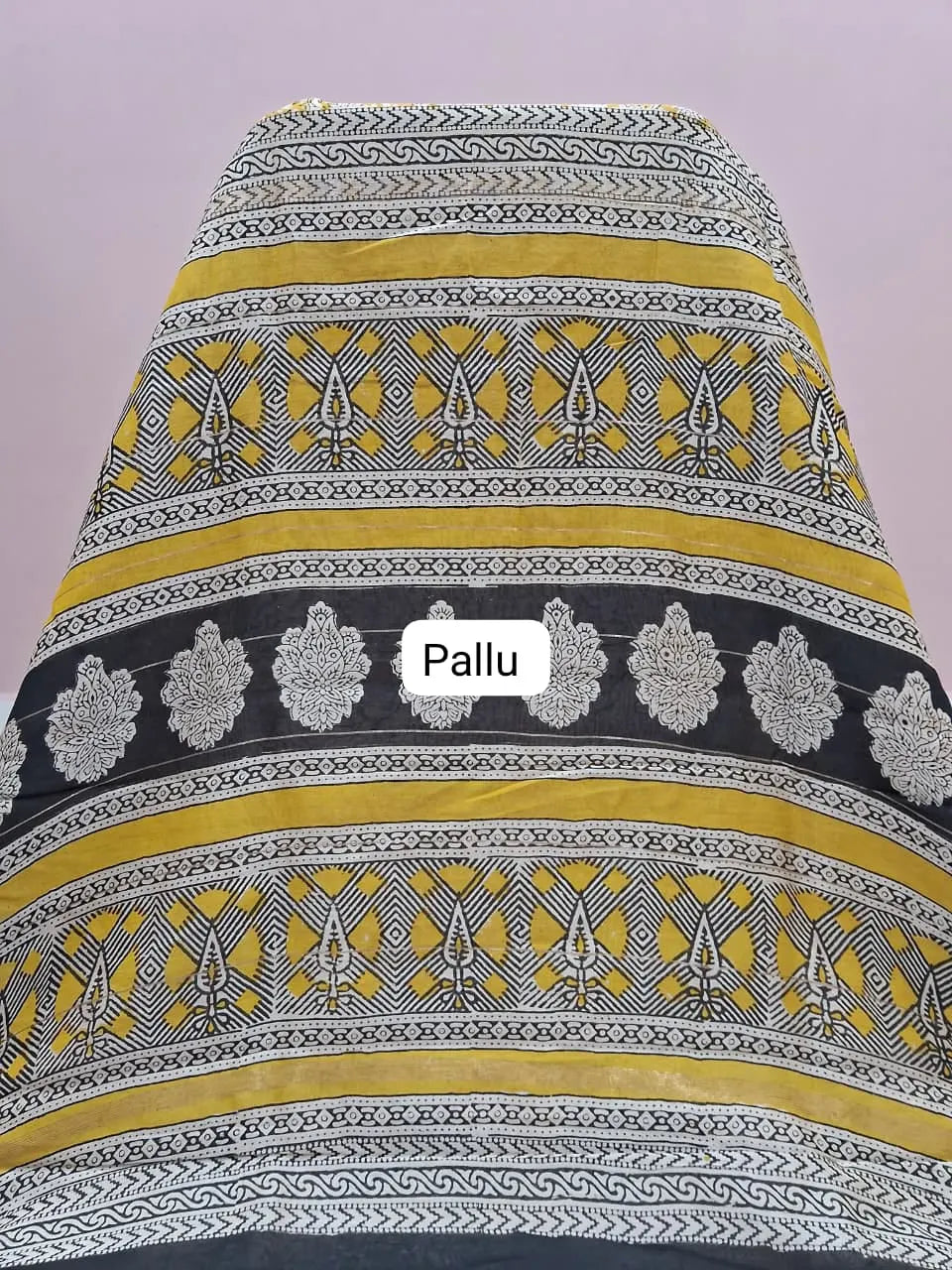 Yellow Maheshwari Silk Cotton Saree Pallu