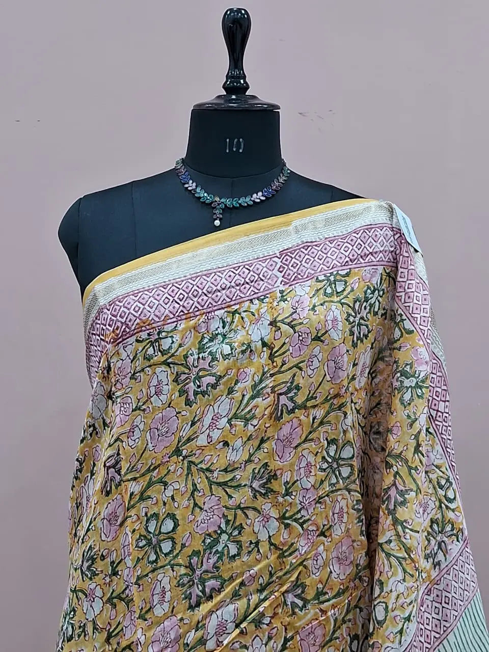 Light Yellow Maheshwari Silk Cotton Saree 1