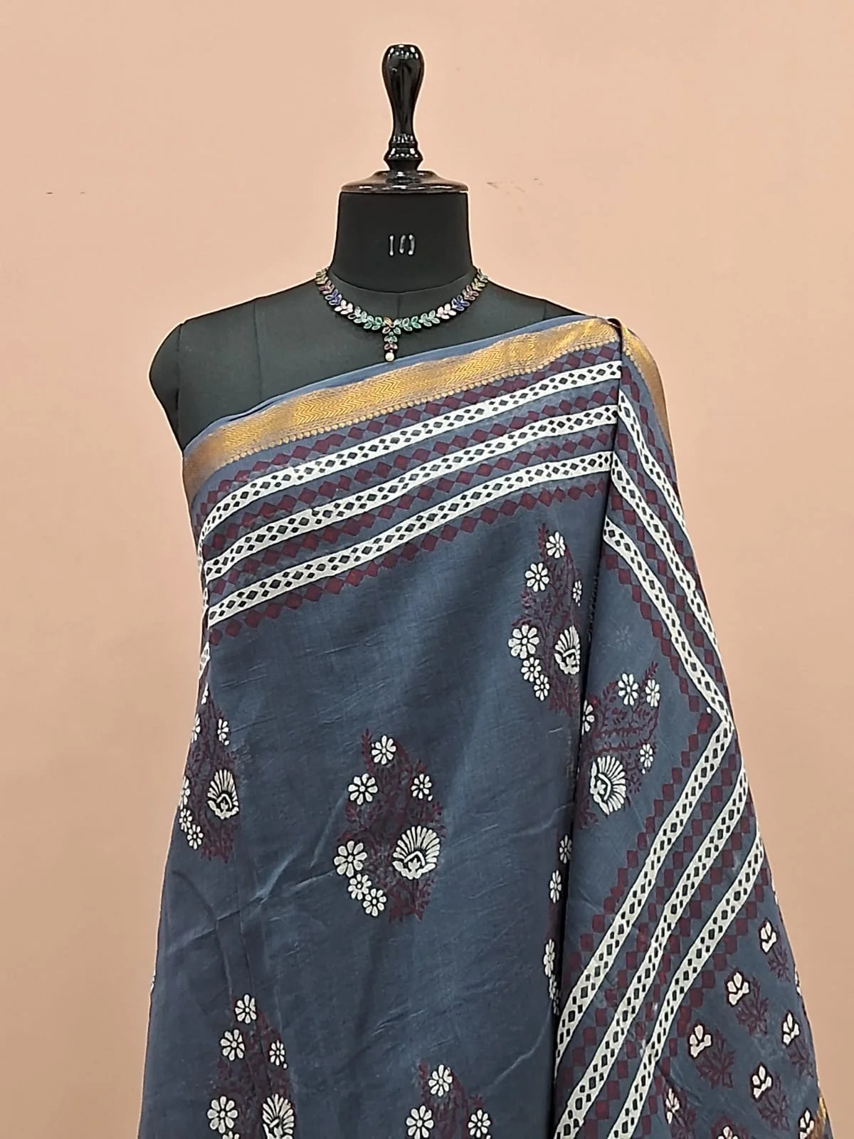Dark Grey Maheshwari Silk Cotton Saree 1