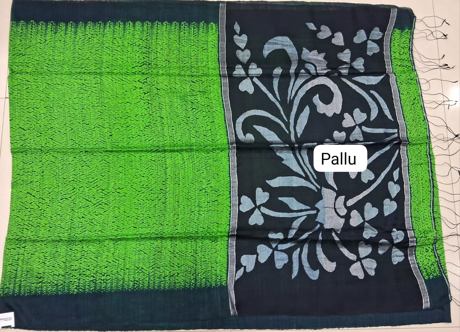 Leaf Green Pure Matka Silk Saree  Pallu