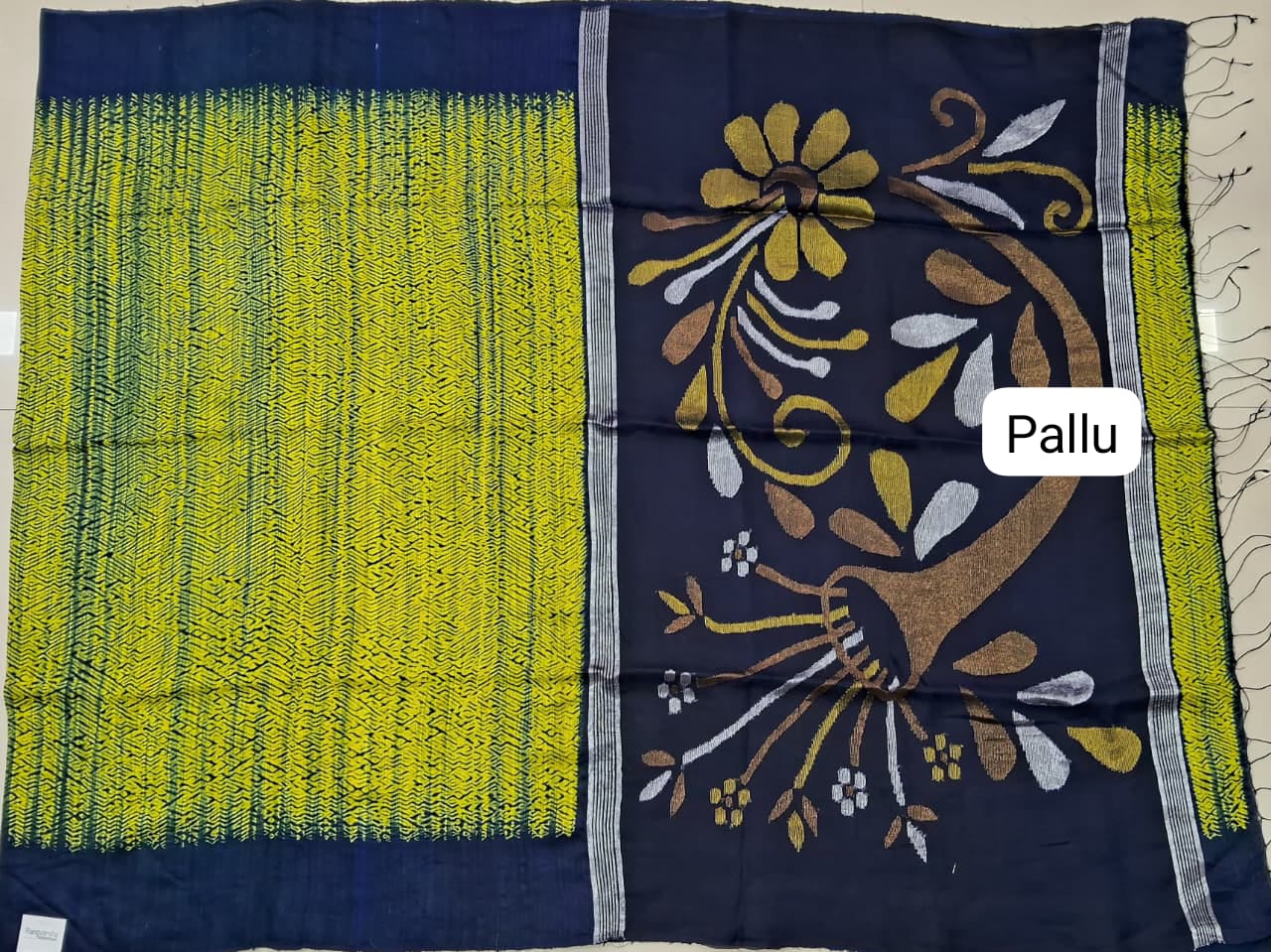 Citron Green Pure Matka Silk Saree  Pallu