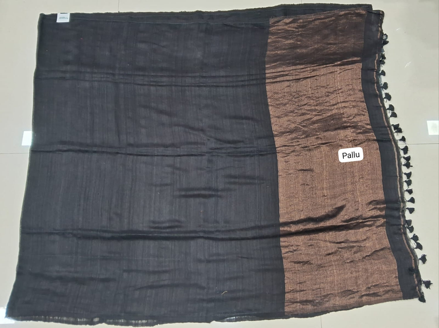 Black Plain Pure Matka Silk Saree pallu