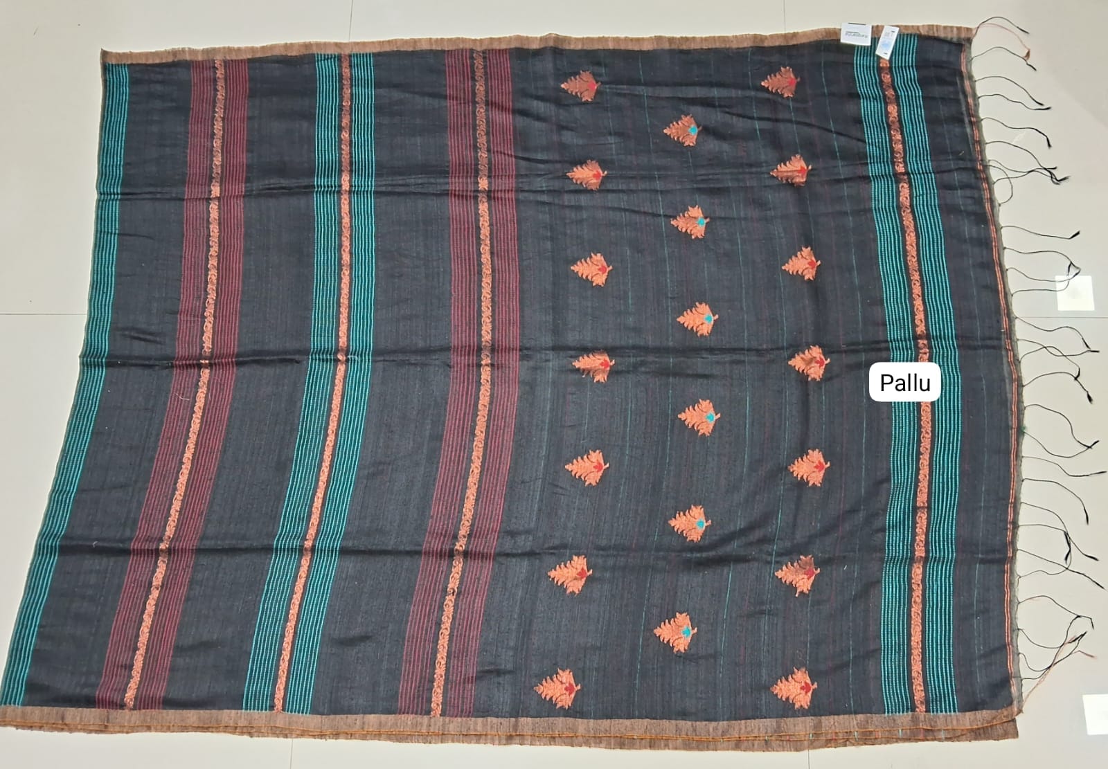 Black Pure Matka Silk Saree pallu