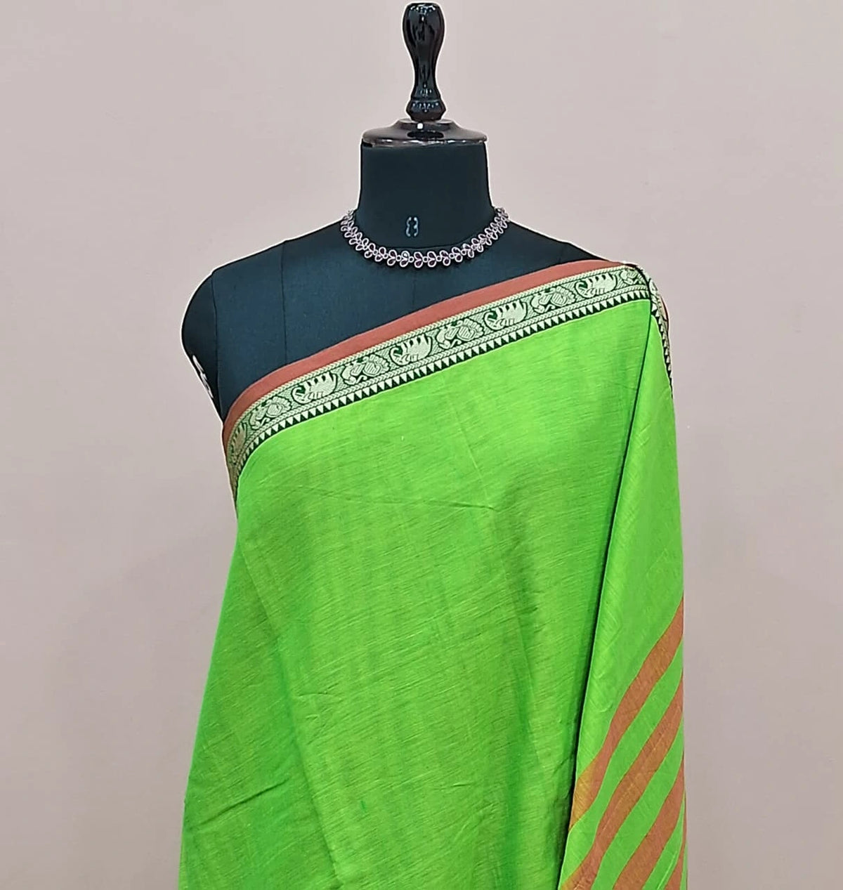 Parrot Green Plain Narayanpet Cotton Saree 1