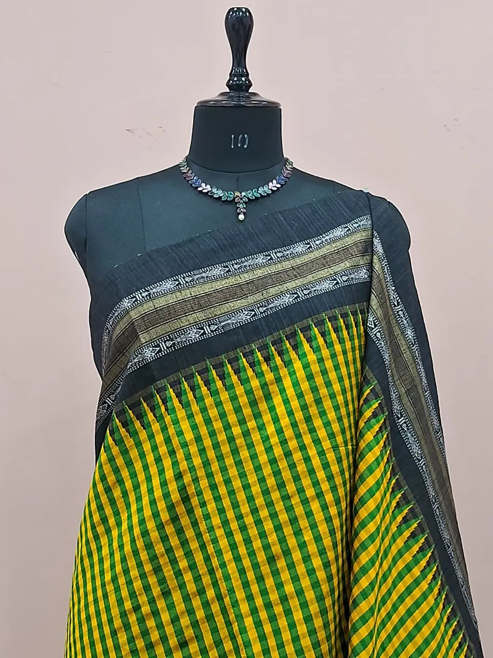 Lemon Yellow and Green Checked Khadhi Pattu Saree 1