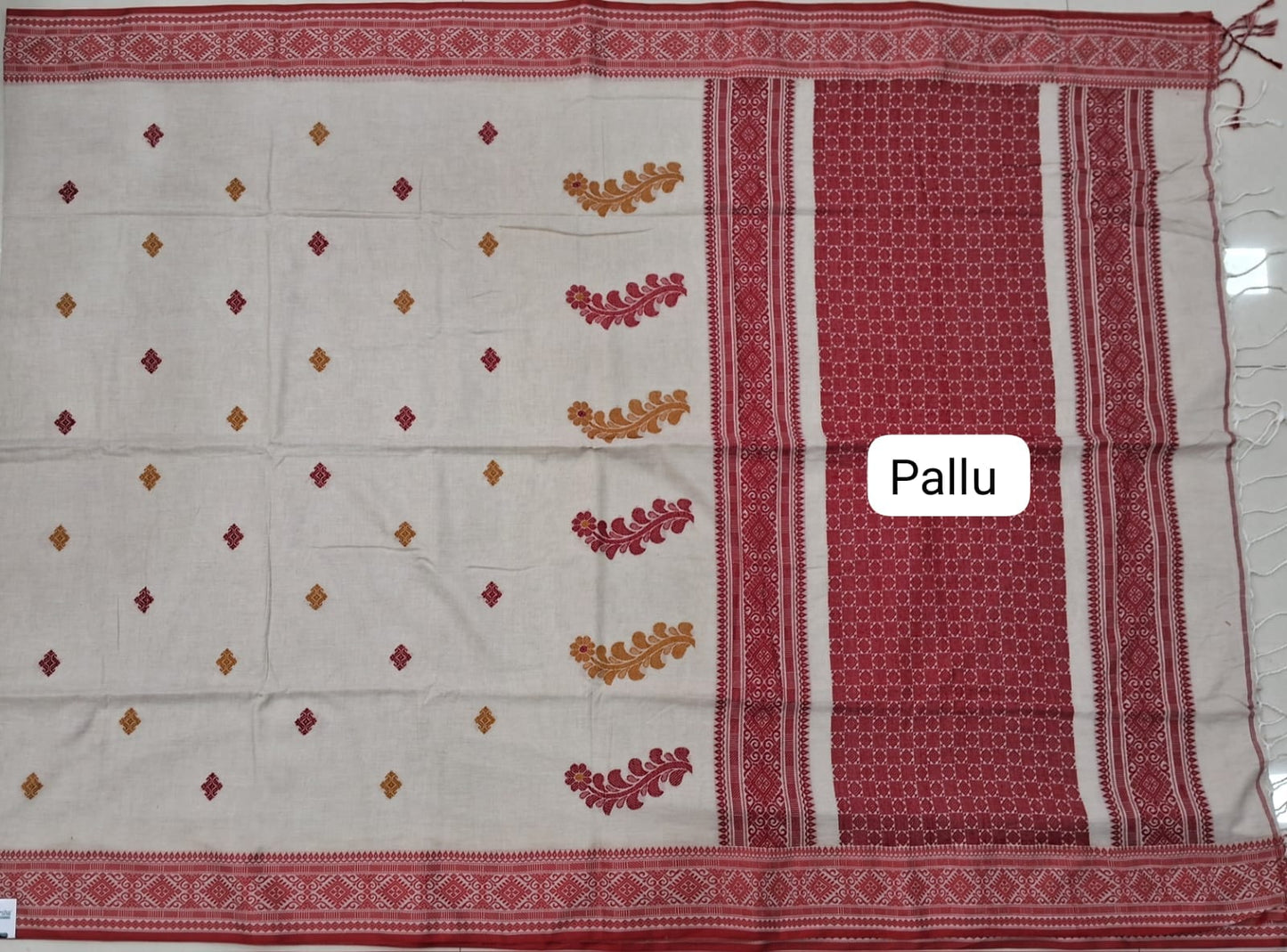 Milky White Khadhi Silk Saree Pallu