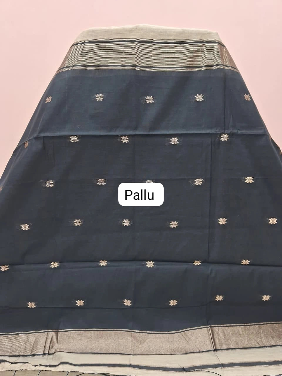 Beige Semi Maheshwari Silk Cotton Saree Pallu