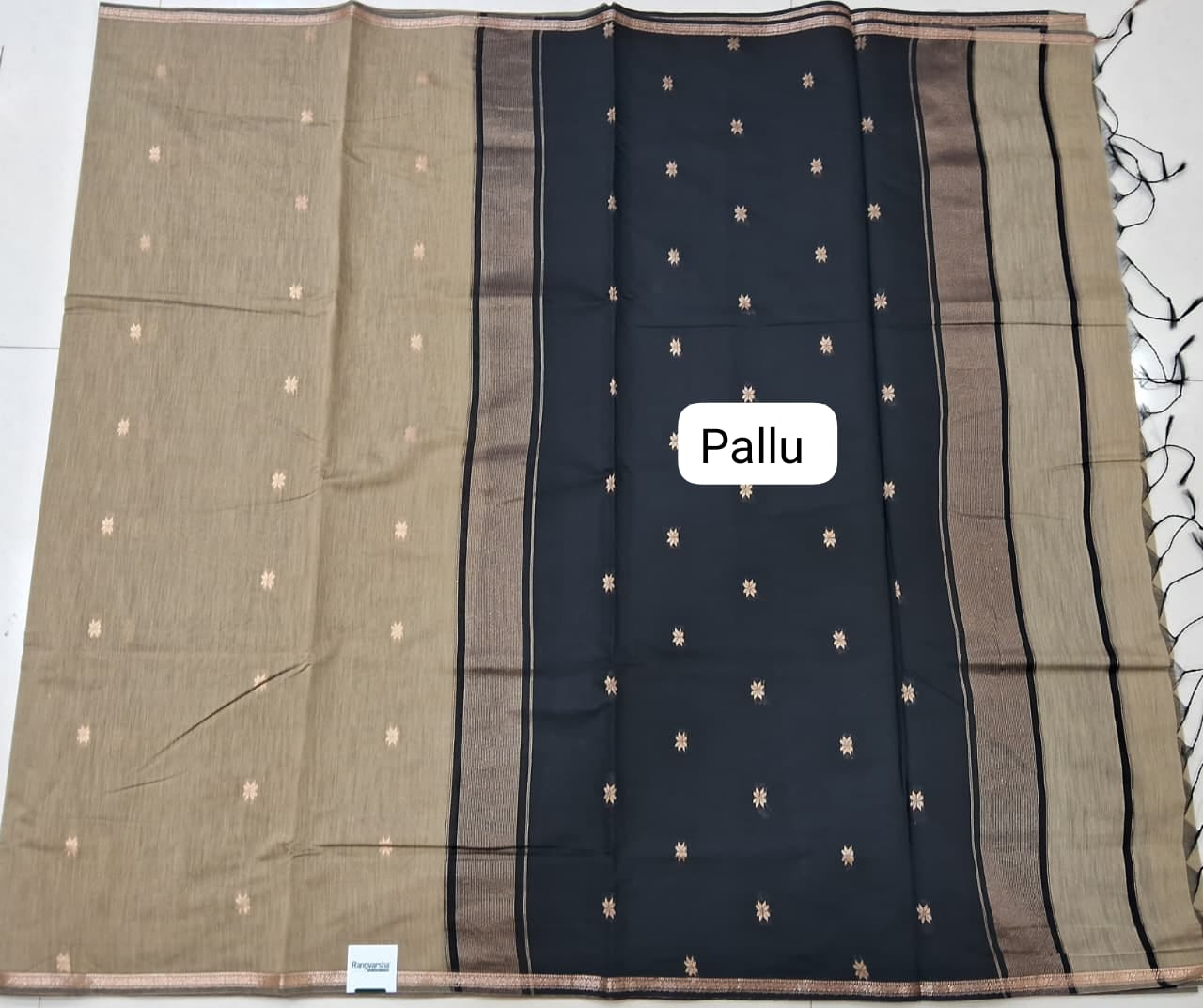 Beige Semi Maheshwari Silk Cotton Saree Pallu