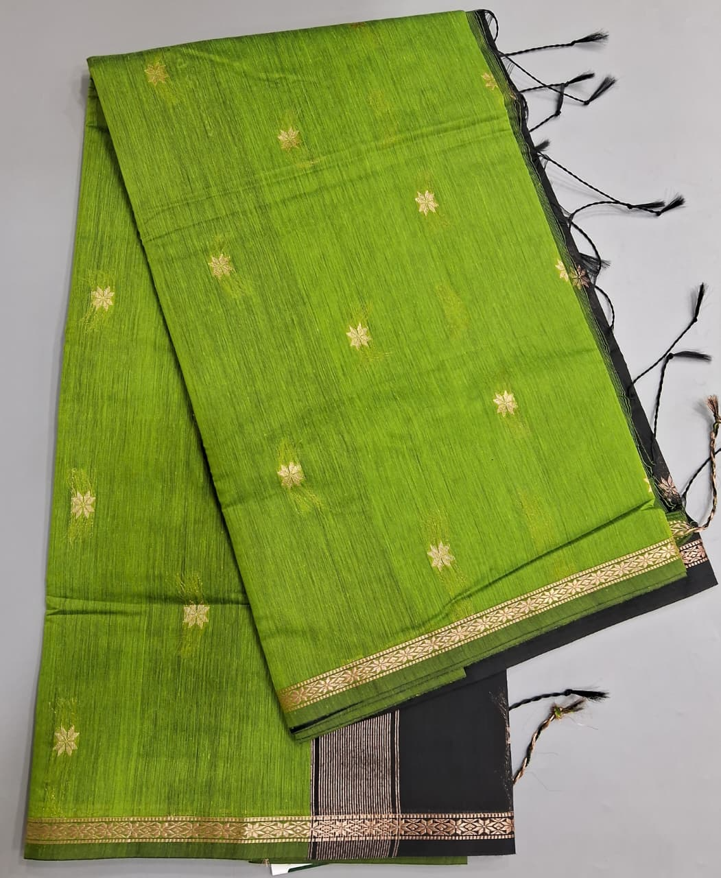 Grass Green Semi Maheshwari Silk Cotton Saree 