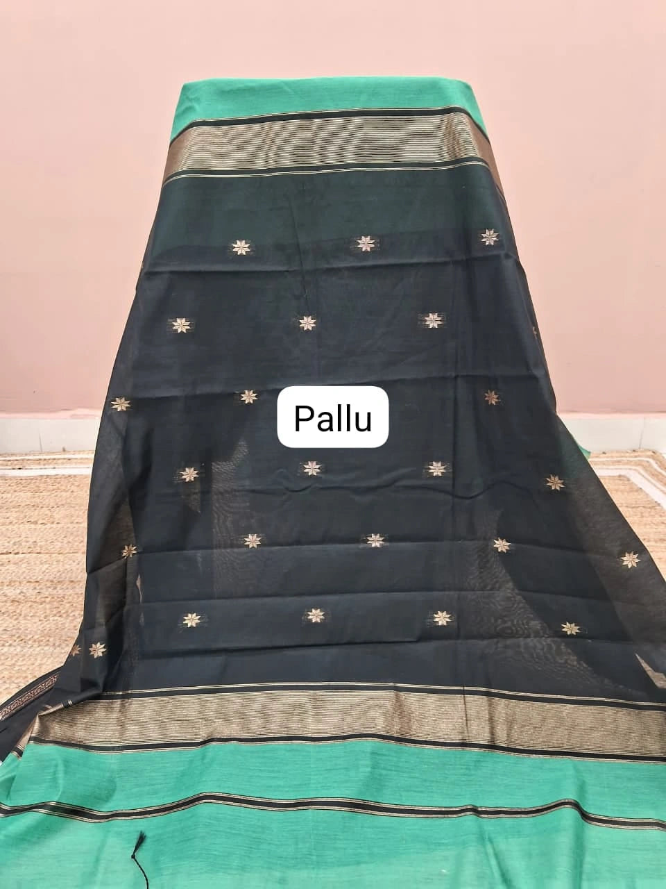 Bright Green Semi Maheshwari Silk Cotton Saree pallu
