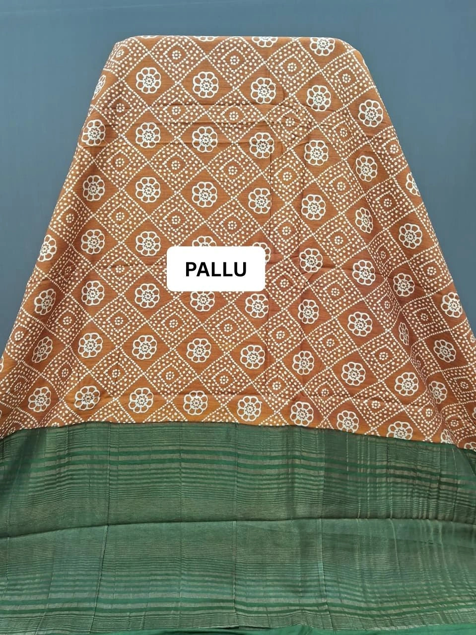 Golden Mango Silk Grandeur Saree pallu