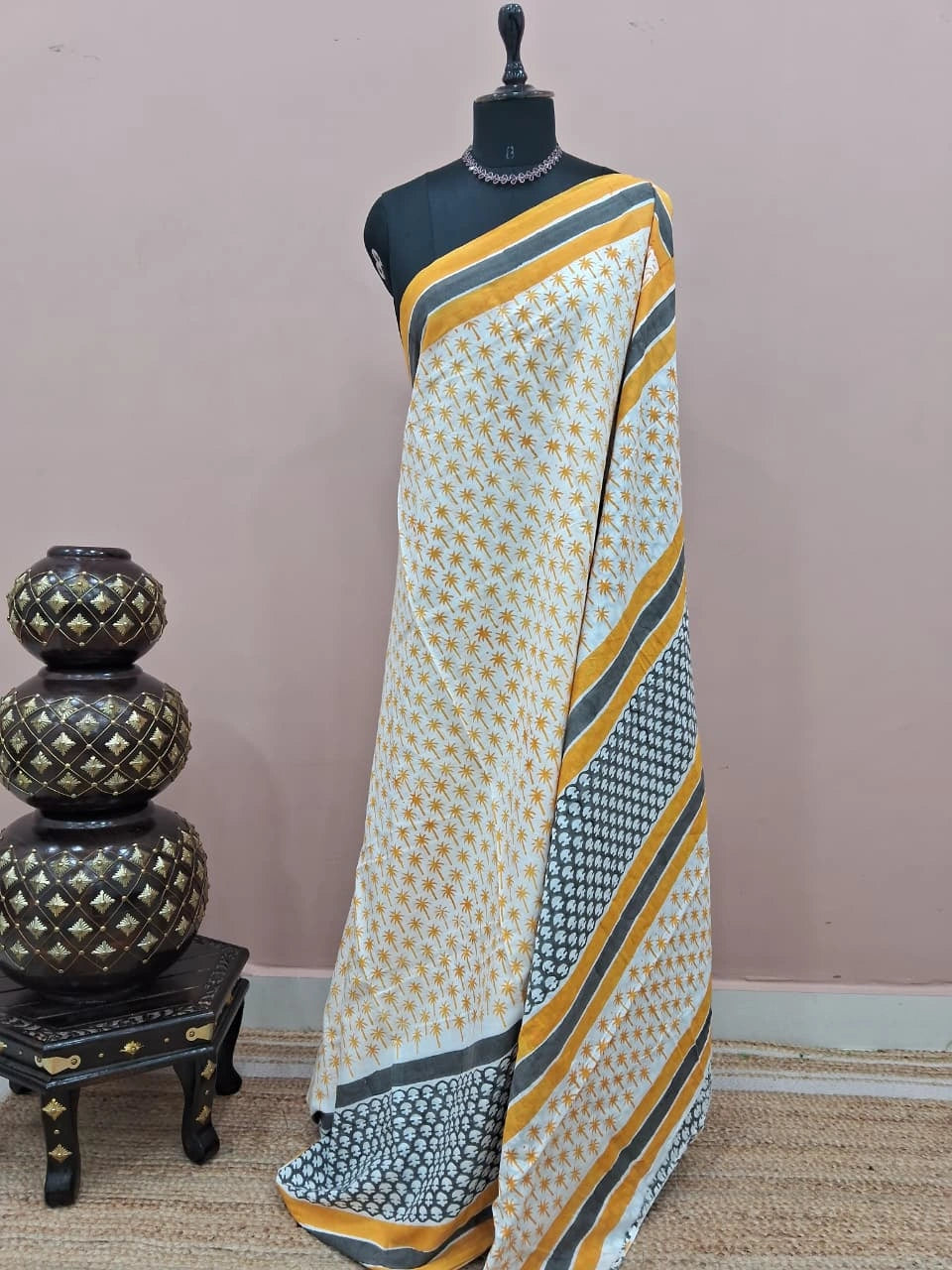 Graceful Cream Cotton Saree 