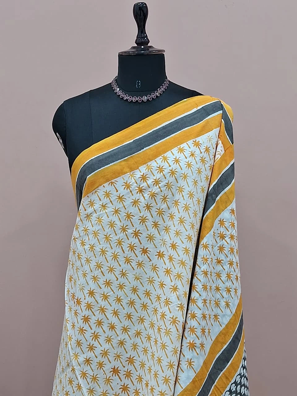 Graceful Cream Cotton Saree 1