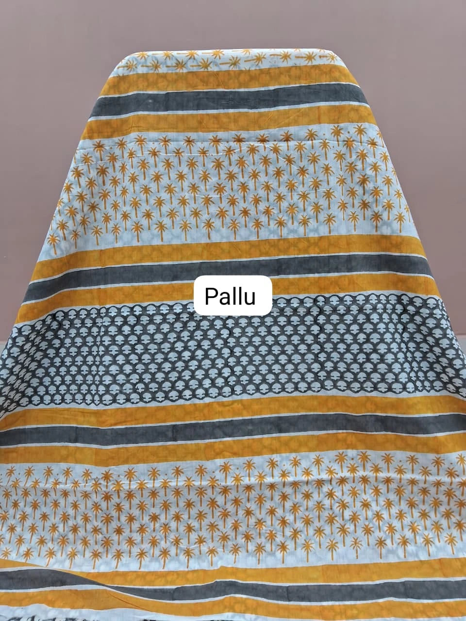 Graceful Cream Cotton Saree Pallu