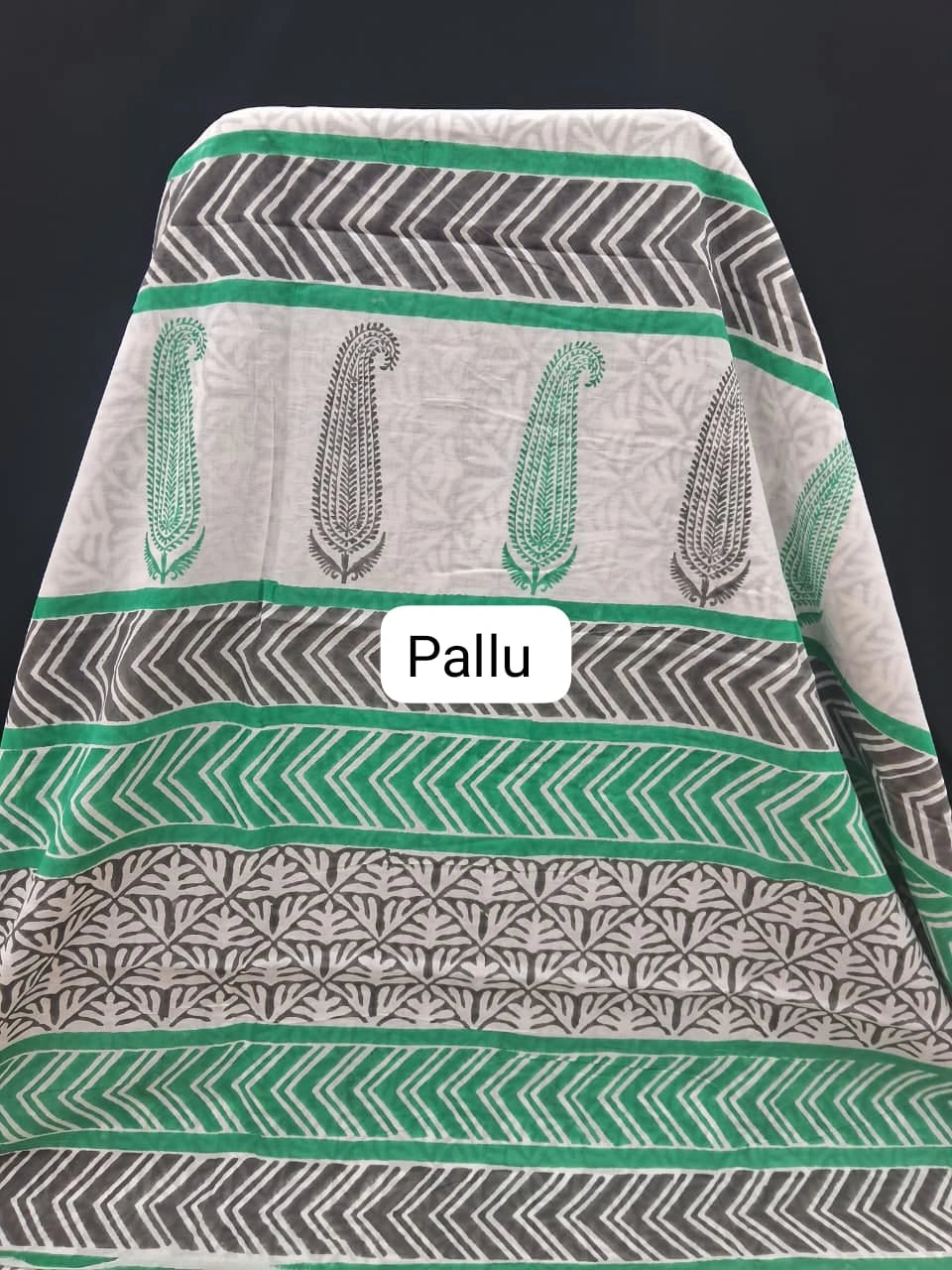 Minimal White Soft Cotton Saree Pallu