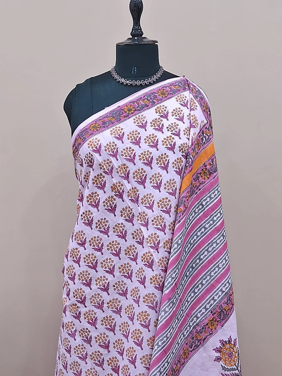 A graceful baby pink soft cotton saree 1