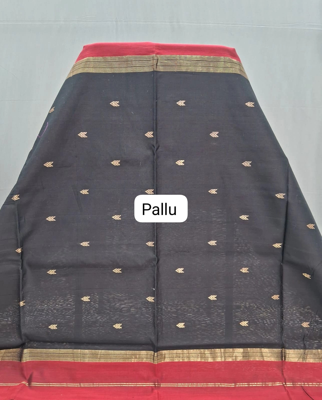 Red Pure Maheshwari Silk Saree Pallu