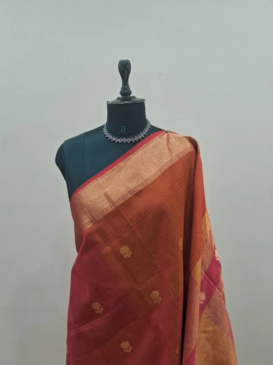 Dual-Shaded Pure Maheshwari Silk Saree 1
