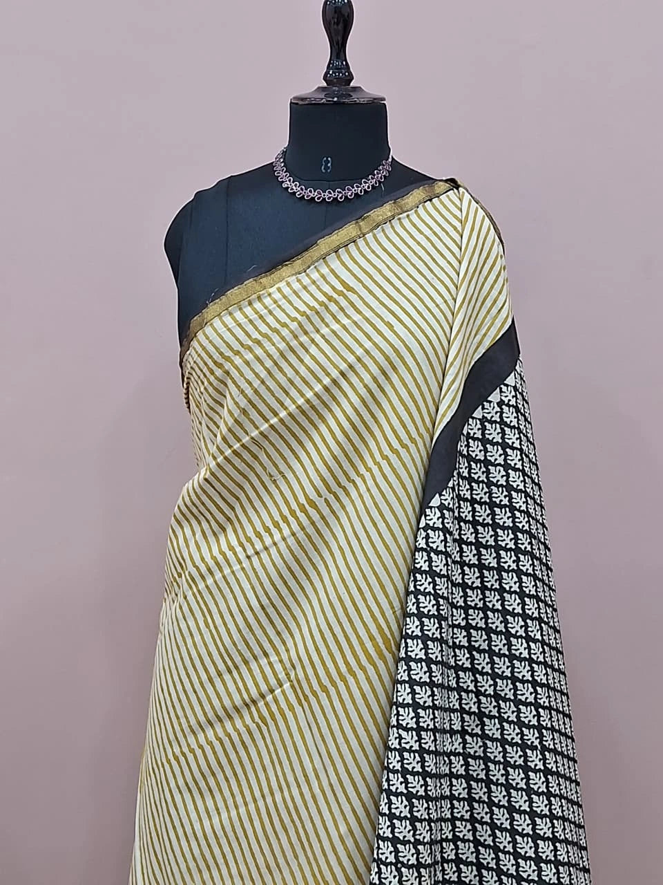 Handwoven Cream Mulmul Zari Cotton Saree 1