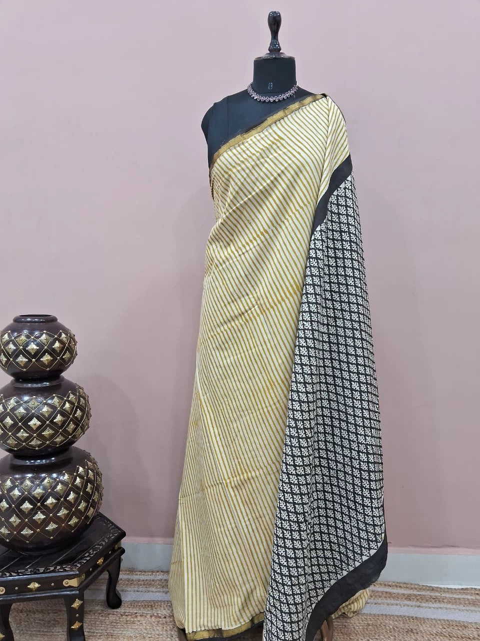 Handwoven Cream Mulmul Zari Cotton Saree