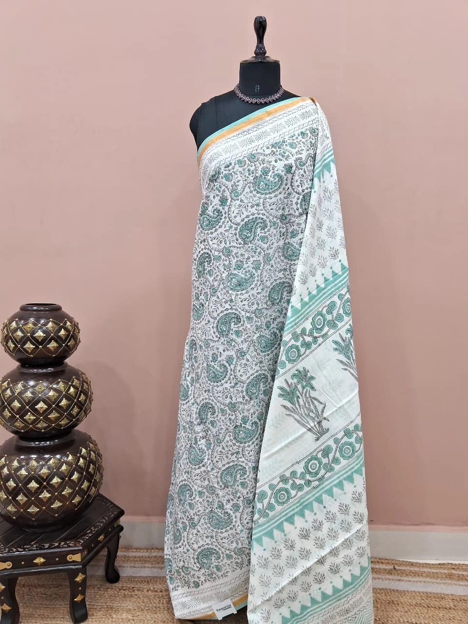 Handwoven White Mulmul Zari Cotton Saree