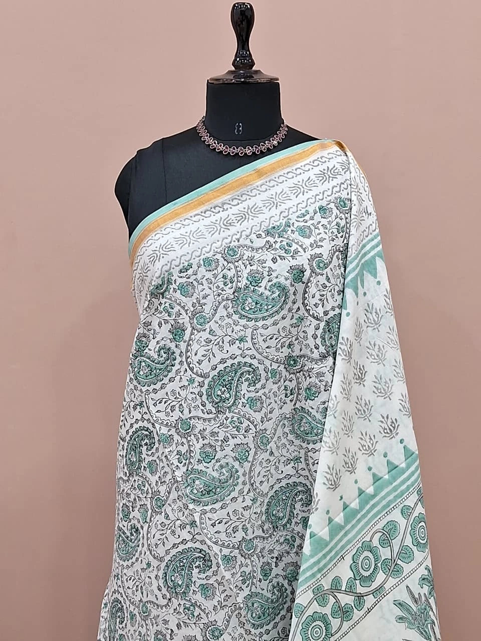 Handwoven White Mulmul Zari Cotton Saree 1
