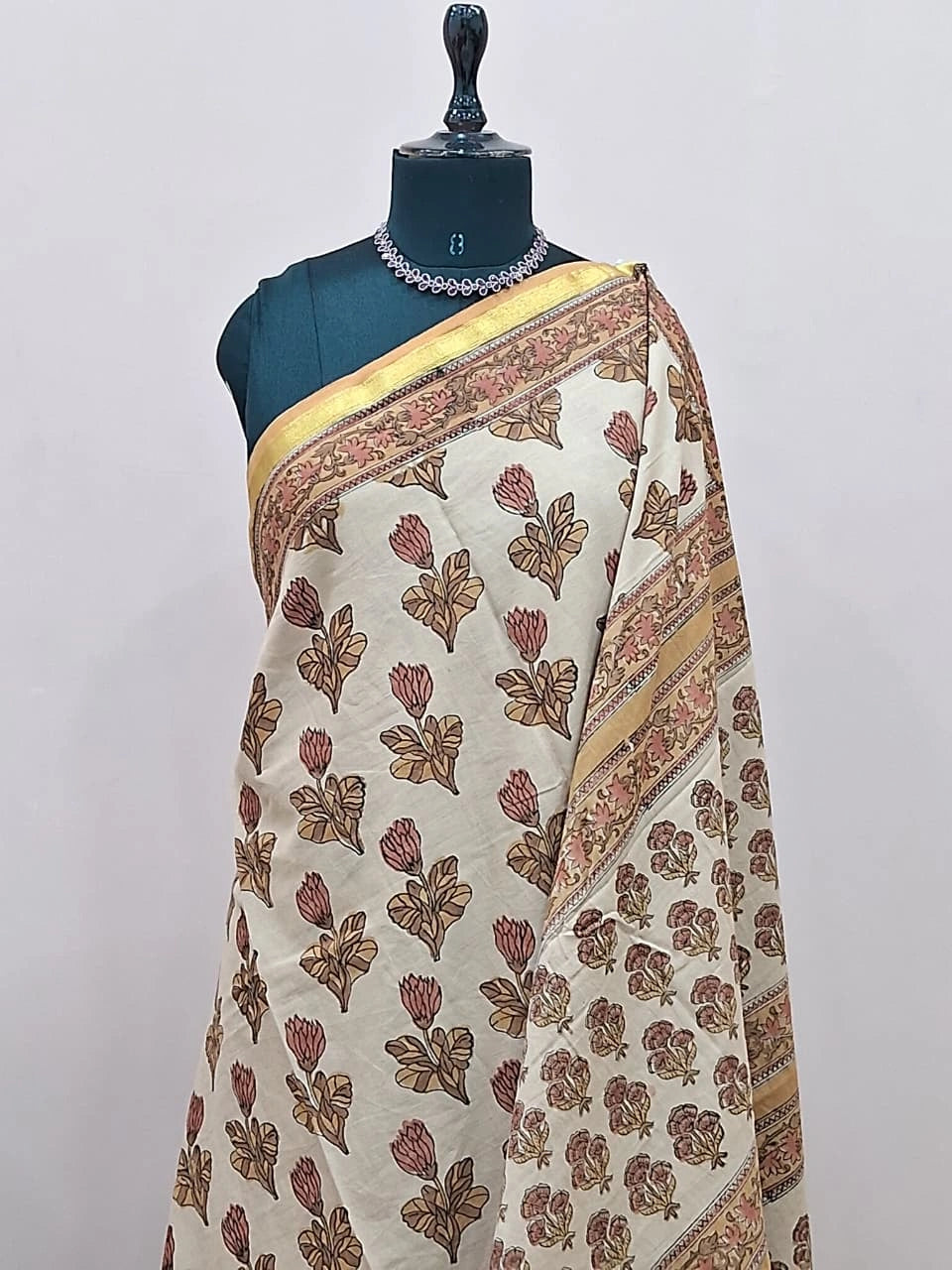 Beige Mulmul Zari Cotton Saree 1