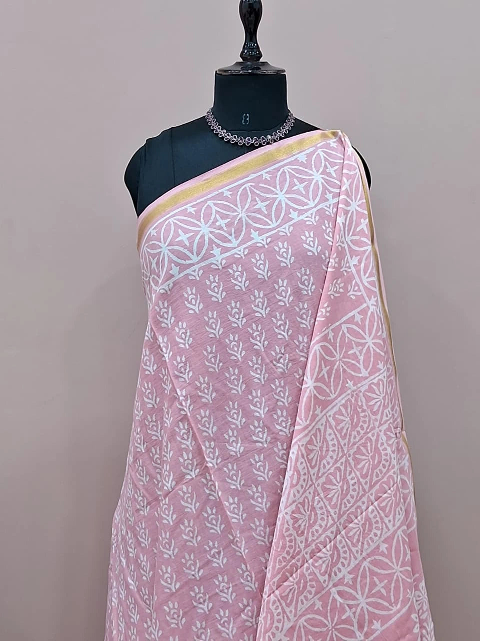 A light peach mulmul zari cotton saree 1