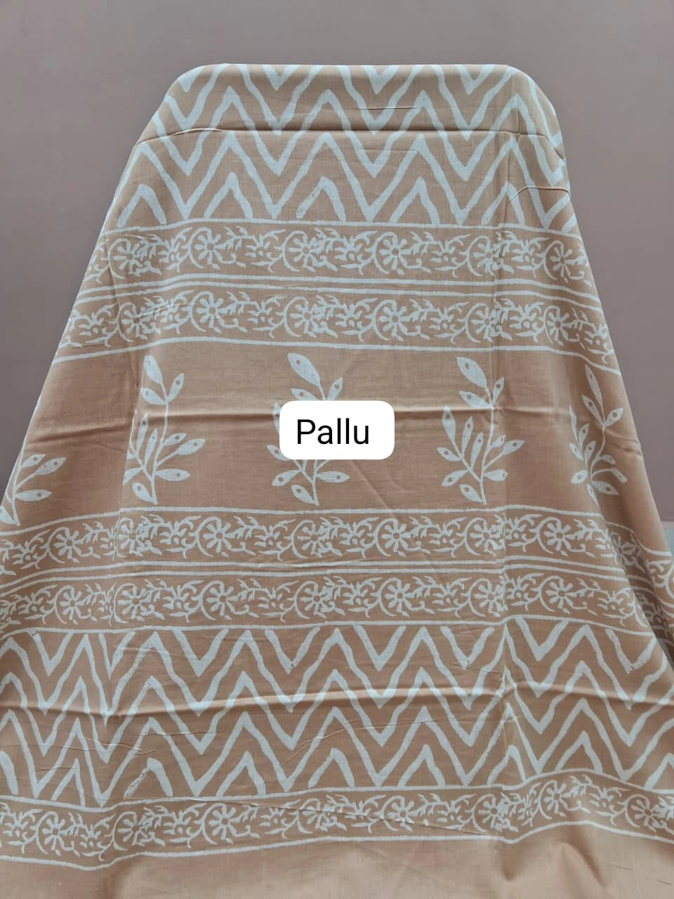Beige mulmul zari cotton saree pallu