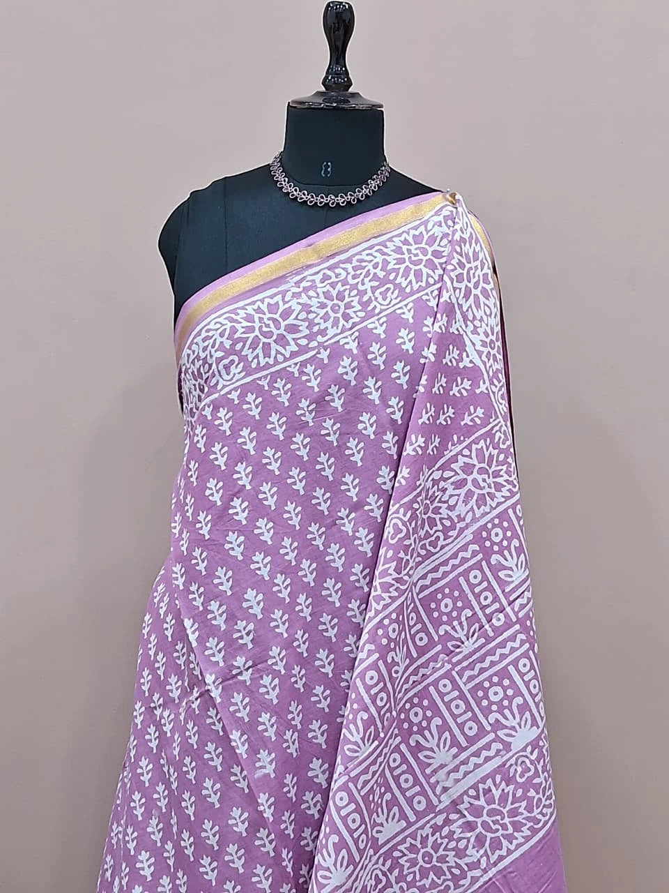 A raspberry pink mulmul zari cotton saree 1