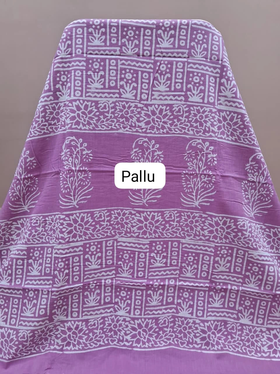A raspberry pink mulmul zari cotton saree pallu